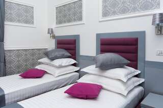 Отель La Strada Boutique Villa Питешти Улучшенный двухместный номер с 1 кроватью или 2 отдельными кроватями-3